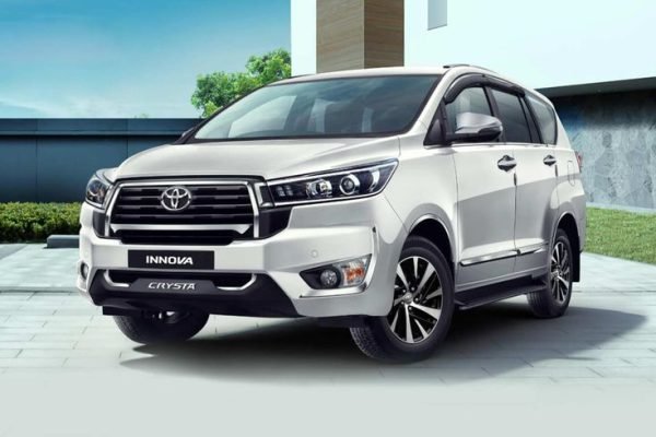 innova crysta outside