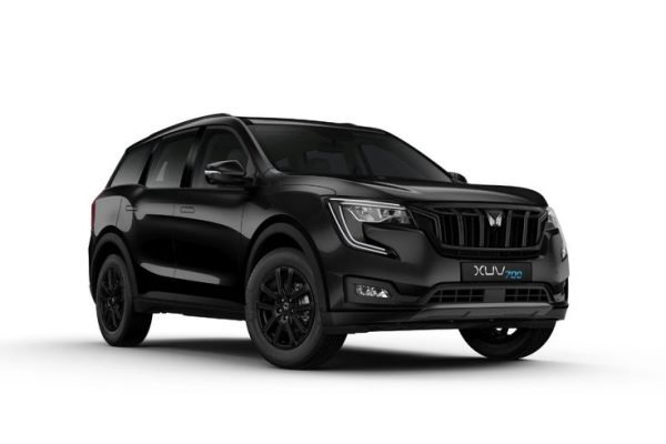 xuv 700 outside